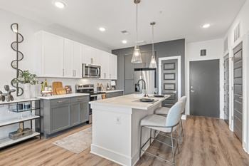 Dual tone kitchen cabinetry
